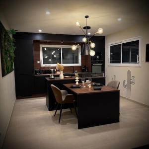 Villas Maison privative avec piscine interieure, spa, sauna, cinema et billard : photos des chambres