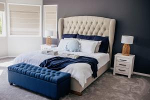 Riverside Retreat Pool, Pontoon & Space