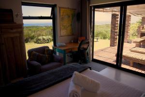 Cozy House & Studio with Sea and Mountain Views