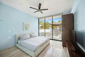 BEACHFRONT COCO Modern Designer House by PENINSULA STAYS