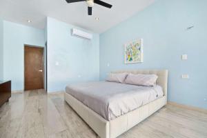 BEACHFRONT COCO Modern Designer House by PENINSULA STAYS