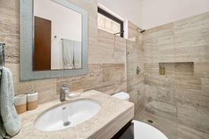 BEACHFRONT COCO Modern Designer House by PENINSULA STAYS