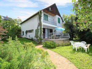 Holiday Home Iris by Interhome