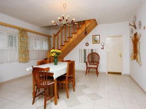 Holiday Home Iris by Interhome