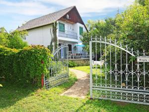 Holiday Home Iris by Interhome