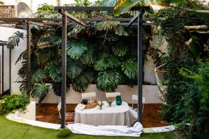 Pool & Garden Apt In the Heart of Lisbon