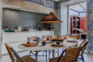 Pool & Garden Apt In the Heart of Lisbon