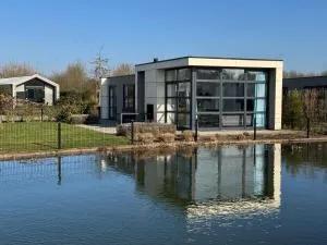 Marina Strandbad Chalet IJssel Oase mit Zaun Haus Nr 77 - Ellecom