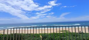 504 Amazibu Holiday Flat- Paradise on the Beach