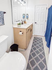 Modern and Comfy - 2BR 2BA - 1st Floor, Near Outlets, Beaches & Christmas Village