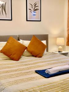 Spacious Stay made for Contractors & Families ! 3 Bedroom House 2 Bathroom in Reading up to 3 Free Parking !!