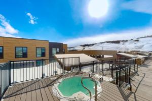 Skywalk Flats Escape