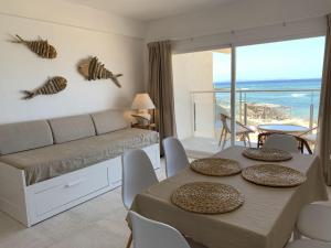 Espardell Beachfront Stay - Ocean Breeze & Sunrise