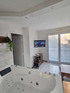 Exotic Spa Balcon Wifi Netlfix Parking