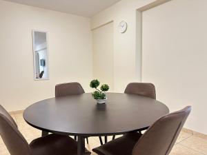 Serenity Sunset Holiday Apt - Larnaca