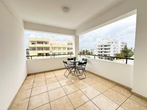 Serenity Sunset Holiday Apt - Larnaca