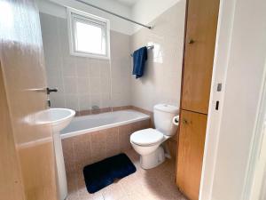 Serenity Sunset Holiday Apt - Larnaca