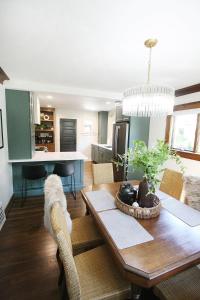 Luxe & Serene Gem, Arches Cottage Retreat