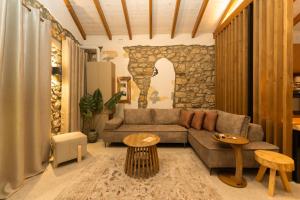 Winehouse Mouzaki-Ροδίτης