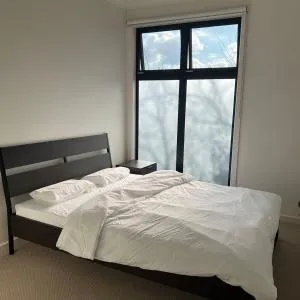 绿地旁边的联排别墅-两间卧室最多住四人有Wi-Fi - Patterson Lakes