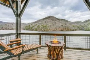 Direct Lake Access and Fire Pit Tuckasegee Cottage! - Cullowhee