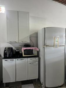 Casa para 10 pessoas com piscina na rua da praia
