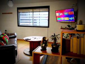 Casa equipada con estacionamiento privado y jardín