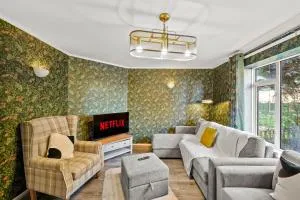 5 bedroom House for Contractors,Workers,Relocation,Insurance,Free Parking, Cottesloe - Bierton