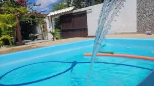 Rancho Ensolarado com pátio churrasqueira e piscina - يونيائو دوس بالميراس