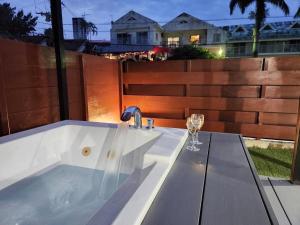 ビーチから徒歩6分広々としたテラスBBQ露天ジャグジーMorley2