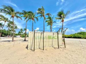 One block from beach South Beach Ocean Dr-King Bed