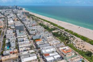 One block from beach South Beach Ocean Dr-King Bed