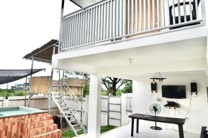 Puting Bakod- Vacation Home with Mountain & Lake View