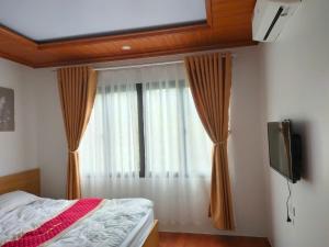 Nhà hàng, nhà nghỉ Hoàng Huy