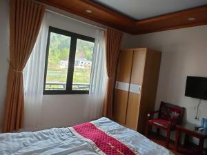 Nhà hàng, nhà nghỉ Hoàng Huy