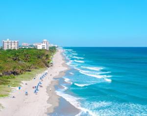Luxury - 2BR 2BA - Balcony - Right Across From the Beach