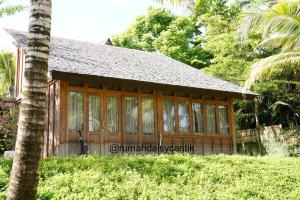 Pool and Garden View Family Room in Kaba-Kaba