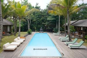 Pool and Garden View Family Room in Kaba-Kaba