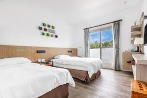 Phòng 2 giường có ban công (Twin Room with Balcony)