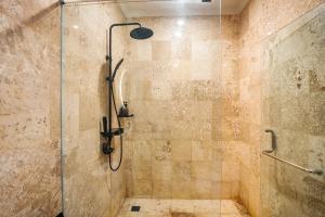 Central Cozy Villa 3BR 5min walk to shops, beach