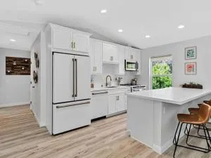 The Quaint Cardiff Hideaway with Pak N Play - 恩西尼塔斯