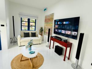 Bophut Fishermans Village Blue Ocean and Pink Sky Villas