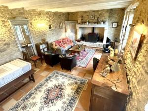 Maisons de vacances Charmante demeure avec piscine privee pour 7 personnes - FR-1-824-3 : photos des chambres