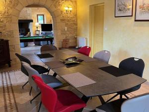 Maisons de vacances Propriete aux Eyzies avec piscine privee pour 6 personnes - FR-1-824-12 : photos des chambres