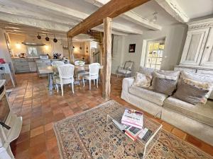Maisons de vacances Maison perigourdine avec grande piscine pour 4 personnes - FR-1-824-11 : photos des chambres