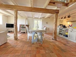 Maisons de vacances Maison perigourdine avec grande piscine pour 4 personnes - FR-1-824-11 : photos des chambres