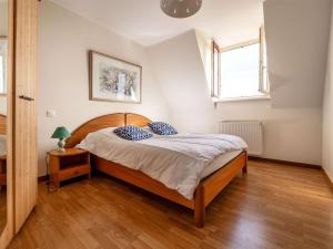 Maisons de vacances Authentique Propriete Perigourdine pour 18 Pers. avec Piscine Chauffee - FR-1-824-13 : photos des chambres
