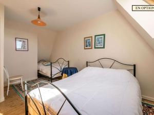 Maisons de vacances Authentique Propriete Perigourdine pour 18 Pers. avec Piscine Chauffee - FR-1-824-13 : photos des chambres