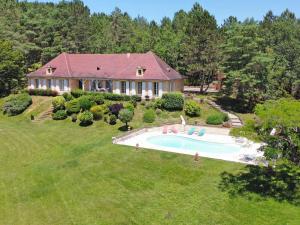 Maisons de vacances Maison privee avec piscine chauffee, 10 pers., Saint-Chamassy - FR-1-824-15 : photos des chambres