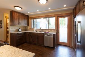 Hood View 30 Day Minimum